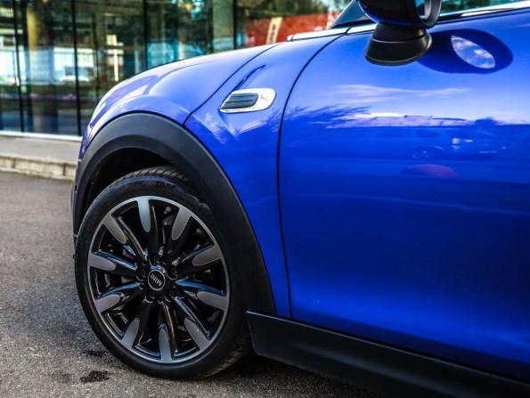 Mini Hatch III (F55/F56) Рестайлинг с пробегом 2020 года, цена 2 399 000 рублей, 82000 км, хэтчбек, Автокод Объявления