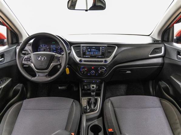 Hyundai Solaris II с пробегом 2018 года, цена 998 000 рублей, 95094 км, седан, Автокод Объявления