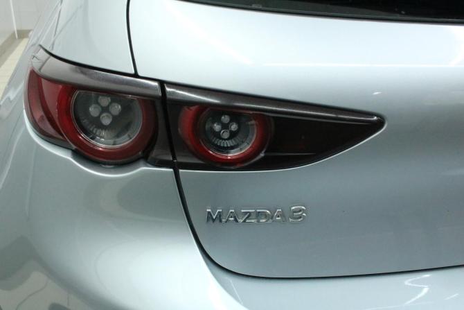 Mazda 3 IV (BP) с пробегом 2021 года, цена 1 395 000 рублей, 132156 км, хэтчбек, Автокод Объявления