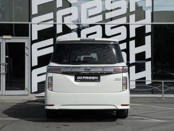 Nissan Elgrand III (E52) Рестайлинг с пробегом 2018 года, цена 2 900 000 рублей, 164684 км, минивэн, Автокод Объявления