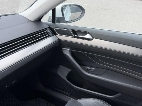 Volkswagen Passat B8 Рестайлинг с пробегом 2019 года, цена 2 749 000 рублей, 172000 км, универсал, Автокод Объявления