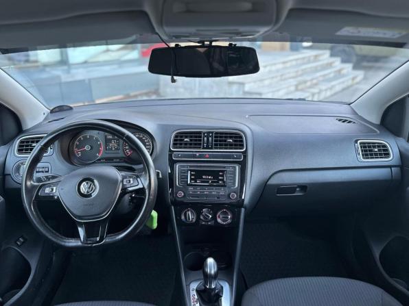 Volkswagen Polo V Рестайлинг с пробегом 2017 года, цена 999 000 рублей, 124446 км, седан, Автокод Объявления