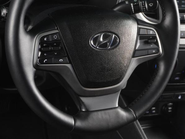 Hyundai Solaris II с пробегом 2017 года, цена 930 000 рублей, 173099 км, седан, Автокод Объявления