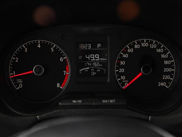 Volkswagen Polo V Рестайлинг с пробегом 2017 года, цена 949 000 рублей, 174140 км, седан, Автокод Объявления