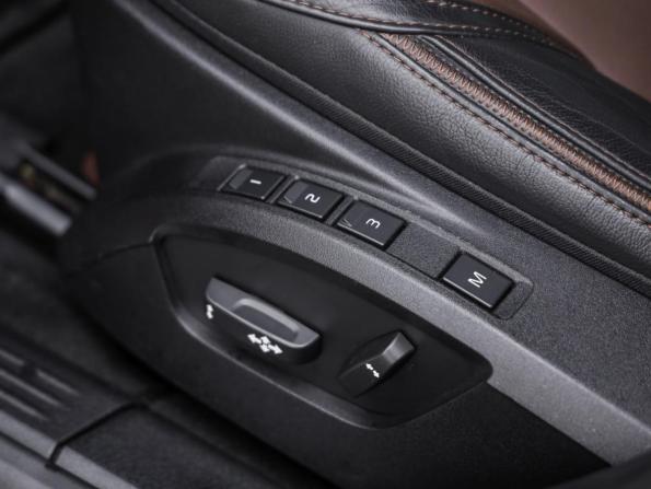 Volvo V40 Cross Country I Рестайлинг с пробегом 2019 года, цена 1 899 000 рублей, 76671 км, хэтчбек, Автокод Объявления