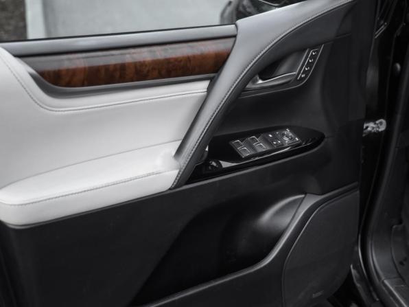 Lexus LX III Рестайлинг 2 с пробегом 2016 года, цена 6 499 000 рублей, 239708 км, внедорожник, Автокод Объявления