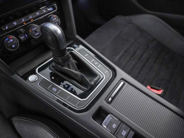 Volkswagen Passat B8 Рестайлинг с пробегом 2020 года, цена 2 399 046 рублей, 165243 км, седан, Автокод Объявления