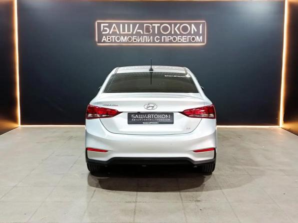 Hyundai Solaris II с пробегом 2017 года, цена 1 030 000 рублей, 123658 км, седан, Автокод Объявления