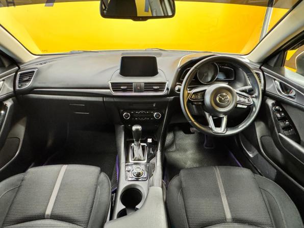 Mazda Axela III Рестайлинг с пробегом 2017 года, цена 1 199 000 рублей, 99479 км, седан, Автокод Объявления