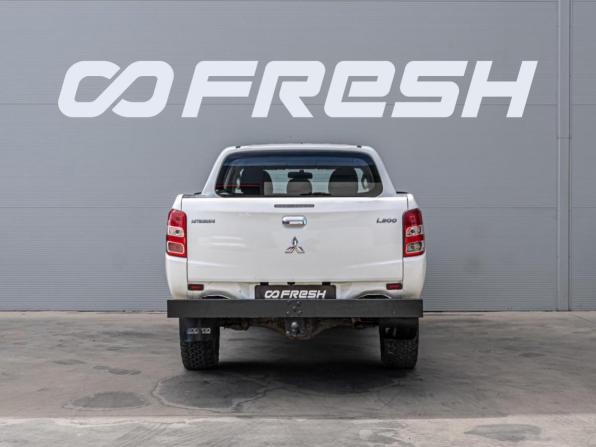 Mitsubishi L200 V с пробегом 2015 года, цена 1 910 000 рублей, 258854 км, offers.body_type.unknown, Автокод Объявления