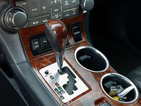 Toyota Highlander II (XU40) Рестайлинг с пробегом 2011 года, цена 1 770 000 рублей, 265155 км, внедорожник, Автокод Объявления