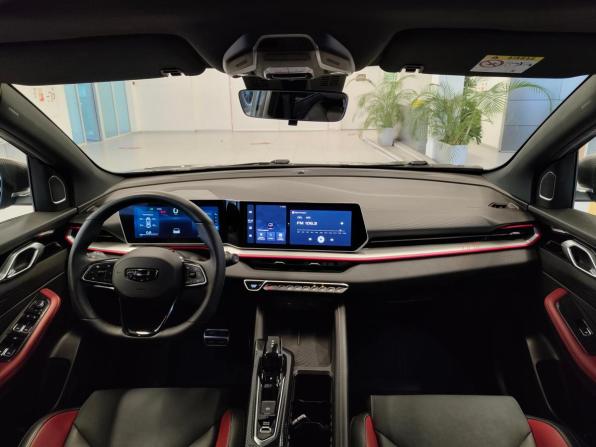 Geely Coolray I Рестайлинг с пробегом 2023 года, цена 2 099 000 рублей, 29265 км, внедорожник, Автокод Объявления