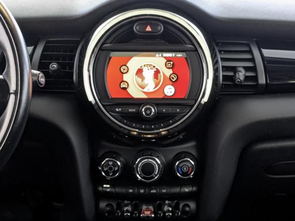 Mini Hatch III (F55/F56) Рестайлинг с пробегом 2020 года, цена 1 755 000 рублей, 94500 км, хэтчбек, Автокод Объявления
