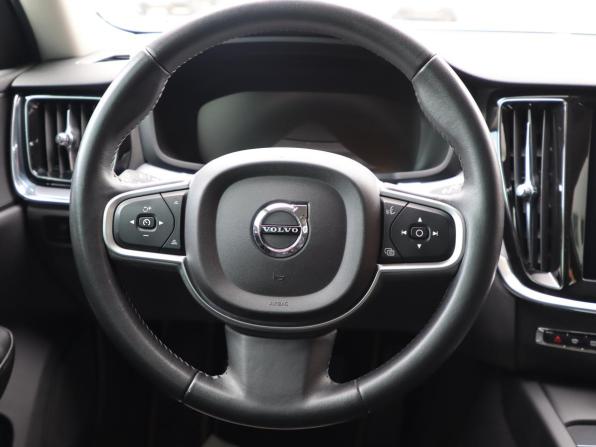 Volvo V60 II с пробегом 2018 года, цена 2 150 000 рублей, 290823 км, универсал, Автокод Объявления
