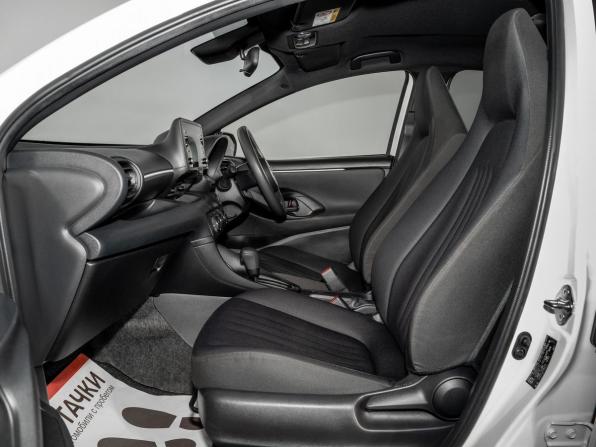 Toyota Yaris IV с пробегом 2021 года, цена 1 130 000 рублей, 88305 км, хэтчбек, Автокод Объявления