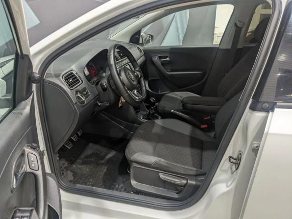 Volkswagen Polo V Рестайлинг с пробегом 2018 года, цена 1 200 000 рублей, 131089 км, седан, Автокод Объявления