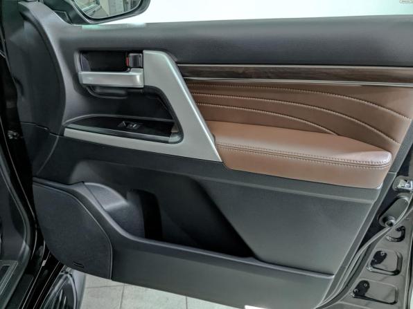 Toyota Land Cruiser 200 Series Рестайлинг 2 с пробегом 2019 года, цена 7 950 000 рублей, 95423 км, внедорожник, Автокод Объявления