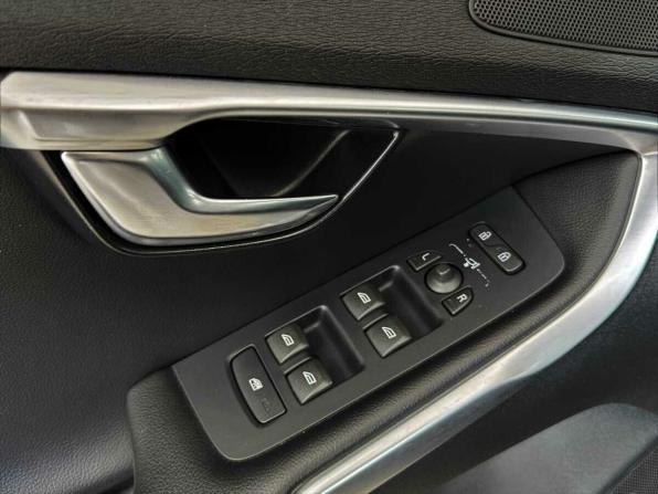 Volvo V40 II с пробегом 2016 года, цена 1 370 000 рублей, 218673 км, хэтчбек, Автокод Объявления