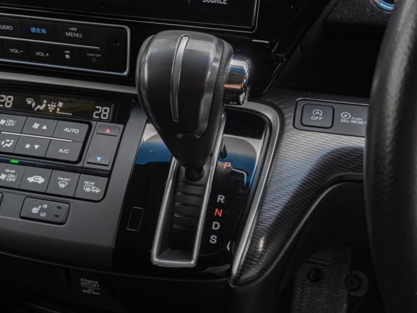 Honda Stepwgn V Рестайлинг с пробегом 2019 года, цена 2 320 000 рублей, 80193 км, минивэн, Автокод Объявления