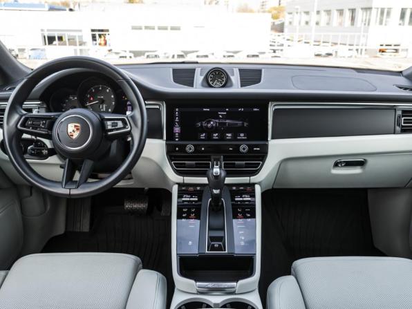 Porsche Macan I Рестайлинг 2 с пробегом 2024 года, цена 9 590 000 рублей, 7668 км, внедорожник, Автокод Объявления