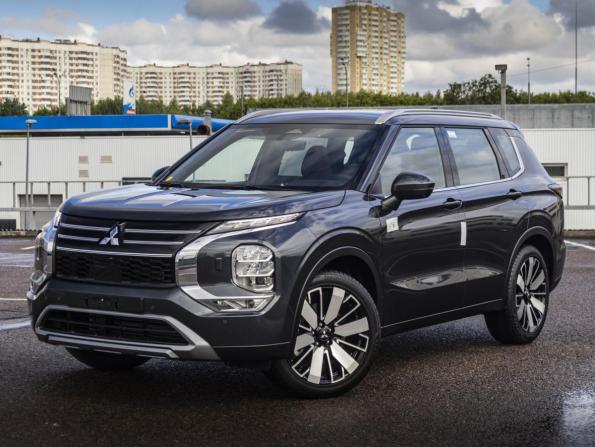 Mitsubishi Outlander IV Рестайлинг с пробегом 2025 года, цена 6 810 000 рублей, 15 км, внедорожник, Автокод Объявления