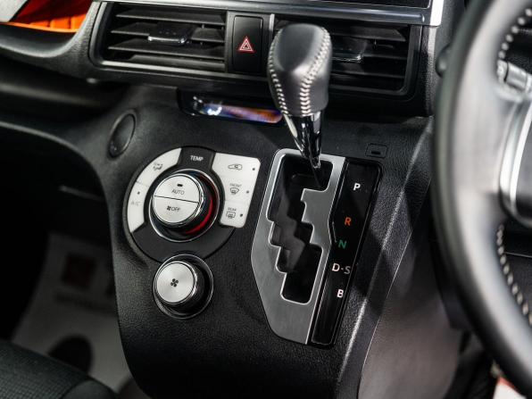Toyota Sienta II Рестайлинг с пробегом 2019 года, цена 1 630 000 рублей, 37525 км, компактвэн, Автокод Объявления