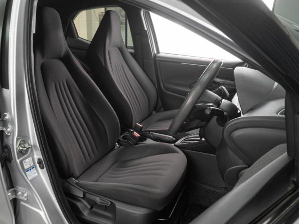 Toyota Yaris IV с пробегом 2021 года, цена 1 449 000 рублей, 133213 км, хэтчбек, Автокод Объявления
