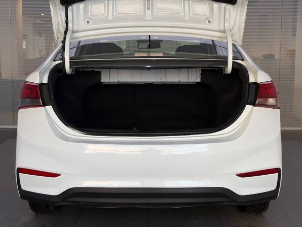Hyundai Solaris II с пробегом 2018 года, цена 1 055 000 рублей, 104500 км, седан, Автокод Объявления