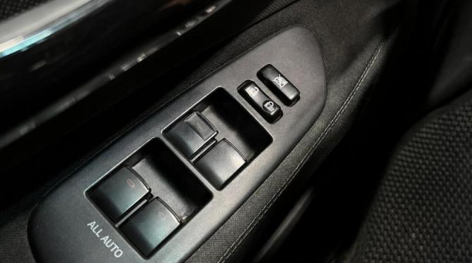 Toyota Auris I Рестайлинг с пробегом 2012 года, цена 999 000 рублей, 309800 км, хэтчбек, Автокод Объявления