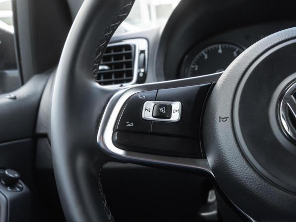 Volkswagen Polo V Рестайлинг с пробегом 2017 года, цена 1 239 000 рублей, 148200 км, седан, Автокод Объявления