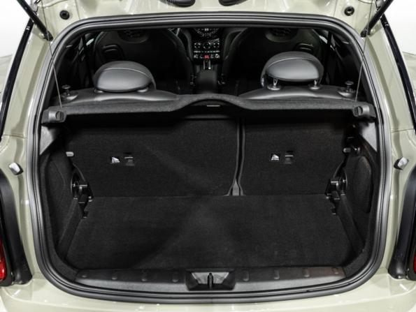 Mini Hatch III (F55/F56) Рестайлинг с пробегом 2019 года, цена 2 899 585 рублей, 82580 км, хэтчбек, Автокод Объявления