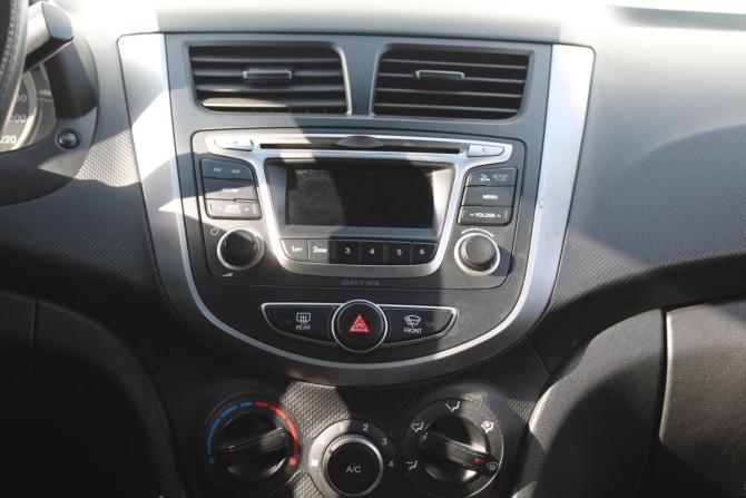 Hyundai Solaris I с пробегом 2014 года, цена 870 000 рублей, 196000 км, седан, Автокод Объявления