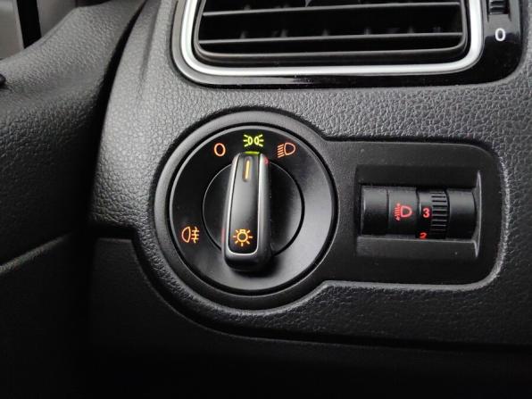 Volkswagen Polo V Рестайлинг с пробегом 2017 года, цена 1 099 000 рублей, 101073 км, седан, Автокод Объявления