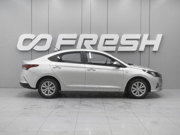 Hyundai Solaris II Рестайлинг с пробегом 2021 года, цена 1 490 000 рублей, 45801 км, седан, Автокод Объявления