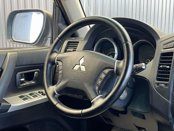 Mitsubishi Pajero IV Рестайлинг 1 с пробегом 2011 года, цена 1 697 000 рублей, 316487 км, внедорожник, Автокод Объявления
