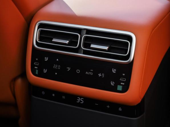 Li Auto (Lixiang) L7 I Рестайлинг с пробегом 2024 года, цена 6 499 000 рублей, 34550 км, внедорожник, Автокод Объявления
