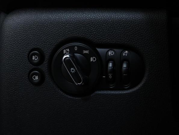 Mini Hatch III (F55/F56) Рестайлинг с пробегом 2019 года, цена 1 947 800 рублей, 50000 км, хэтчбек, Автокод Объявления