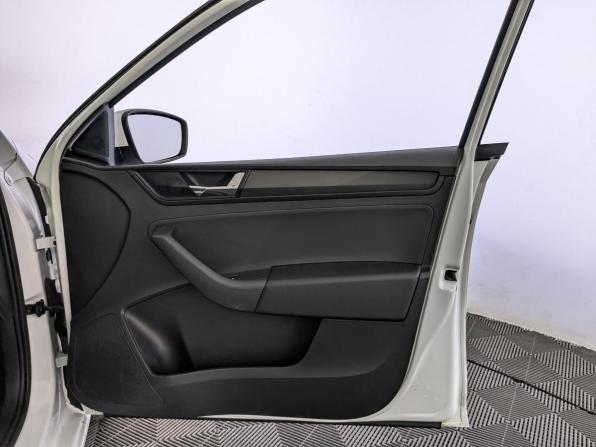 Skoda Rapid I Рестайлинг с пробегом 2019 года, цена 800 000 рублей, 196860 км, лифтбек, Автокод Объявления