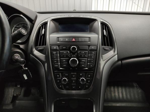 Opel Astra J Рестайлинг с пробегом 2013 года, цена 790 000 рублей, 212445 км, седан, Автокод Объявления