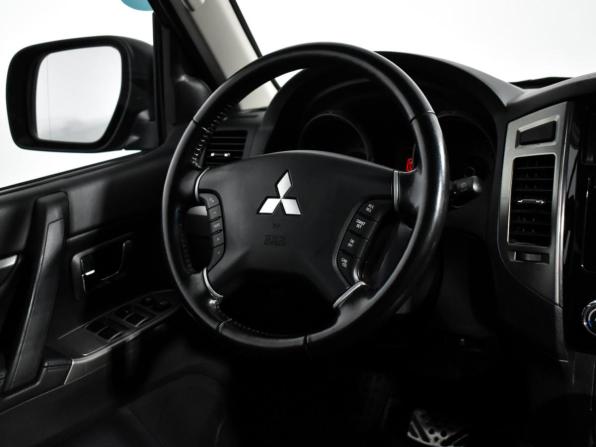 Mitsubishi Pajero IV Рестайлинг 2 с пробегом 2018 года, цена 2 650 000 рублей, 178000 км, внедорожник, Автокод Объявления