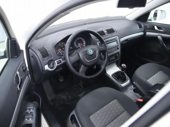 Skoda Octavia II (A5) Рестайлинг с пробегом 2013 года, цена 870 000 рублей, 229151 км, лифтбек, Автокод Объявления
