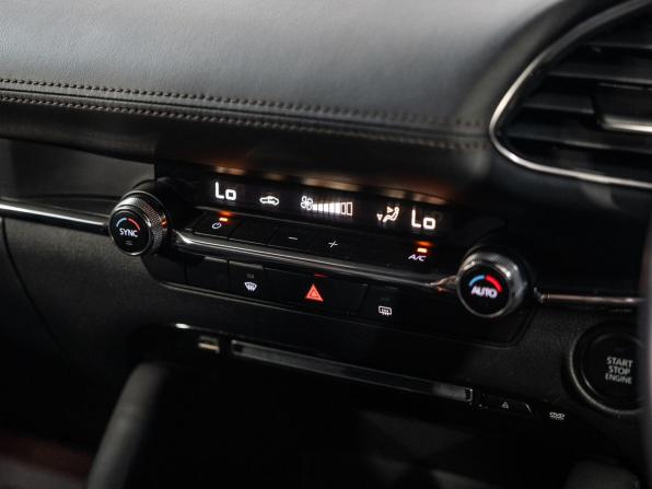 Mazda 3 IV (BP) с пробегом 2019 года, цена 1 500 000 рублей, 71070 км, хэтчбек, Автокод Объявления