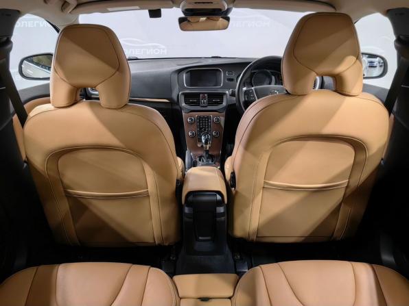 Volvo V40 II Рестайлинг с пробегом 2019 года, цена 1 600 000 рублей, 15000 км, хэтчбек, Автокод Объявления