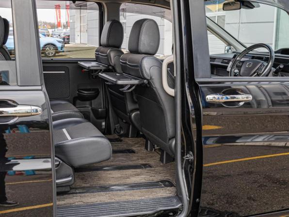 Honda Stepwgn V с пробегом 2016 года, цена 2 164 000 рублей, 90100 км, минивэн, Автокод Объявления