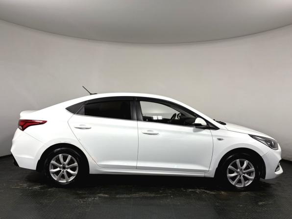 Hyundai Solaris II с пробегом 2017 года, цена 850 000 рублей, 142001 км, седан, Автокод Объявления