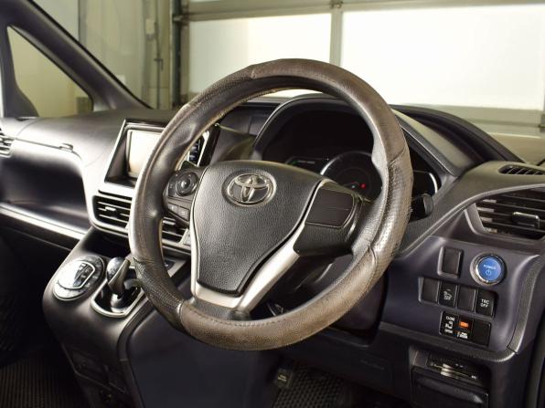 Toyota Voxy III (R80) с пробегом 2015 года, цена 1 450 995 рублей, 226884 км, минивэн, Автокод Объявления