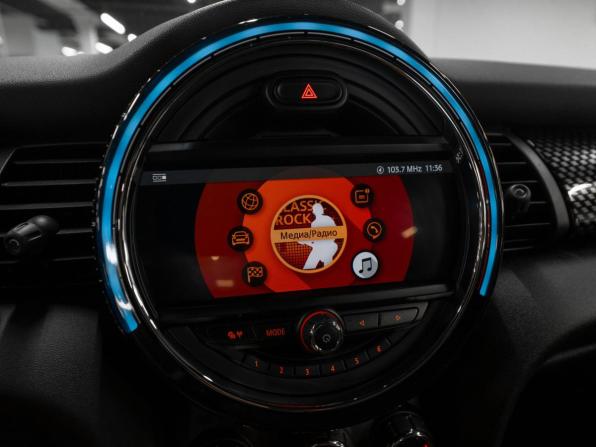 Mini Hatch III (F55/F56) Рестайлинг с пробегом 2019 года, цена 2 980 000 рублей, 69442 км, хэтчбек, Автокод Объявления