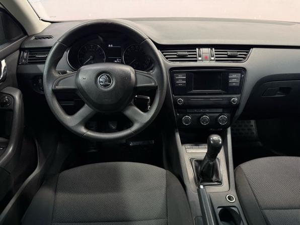 Skoda Octavia III (A7) с пробегом 2015 года, цена 920 000 рублей, 330000 км, лифтбек, Автокод Объявления