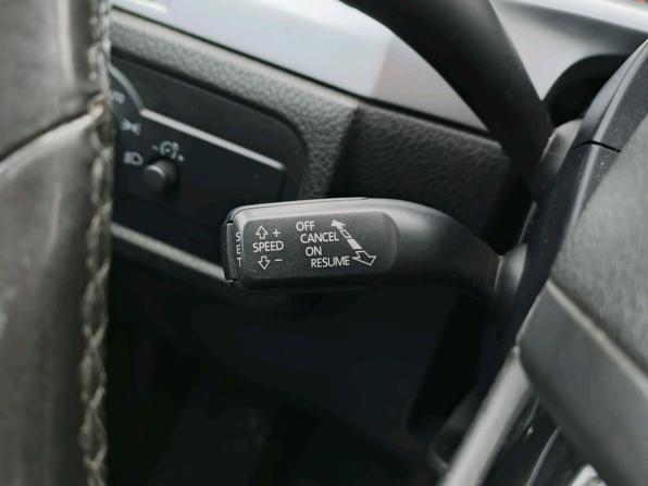 Volkswagen Touareg II с пробегом 2012 года, цена 1 700 000 рублей, 330375 км, внедорожник, Автокод Объявления