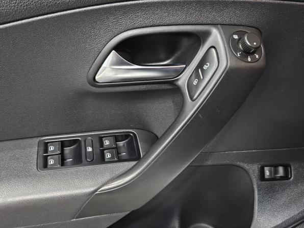 Volkswagen Polo V Рестайлинг с пробегом 2017 года, цена 945 000 рублей, 160138 км, седан, Автокод Объявления